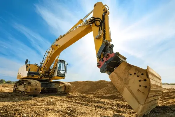 big-excavator-on-new-construction